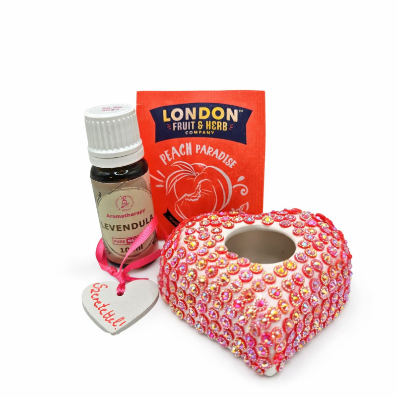 ”SZÍVECSKE” gyertyatartó + 10 ml illóolaj + 1db london tea ajándékcsomag, díszcsomagolásban
