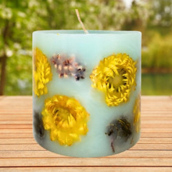 Illatos henger gyertya * alma illatú, halványzöld, szárított virággal