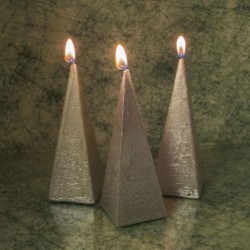 Piramis rusztikus gyertya * ezüst * 15 cm